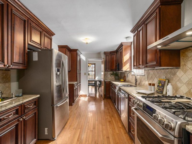 2731 E Broad Street , Columbus, OH 43209 Photo 21