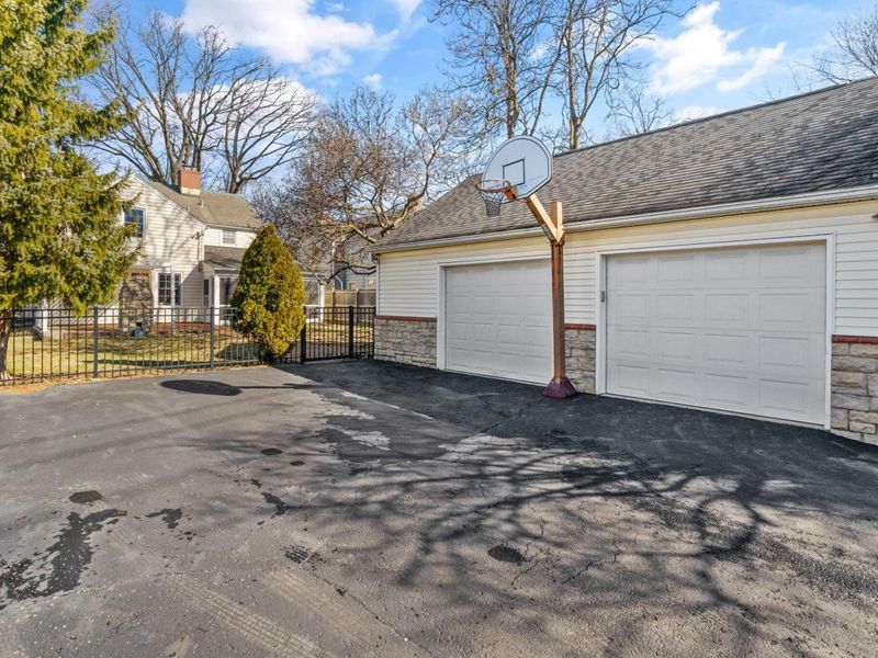 2731 E Broad Street , Columbus, OH 43209 Photo 65