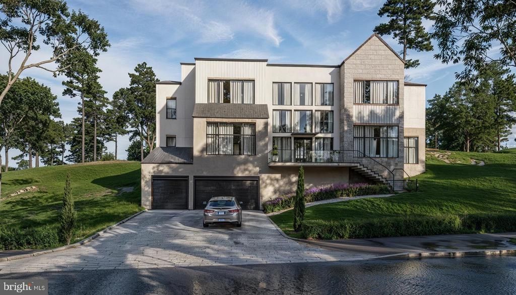 1917 KENBAR COURT , MCLEAN, VA 22101