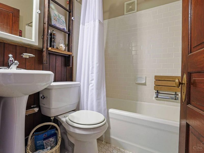 945 Enright Avenue, Cincinnati, OH 45205 Photo 29