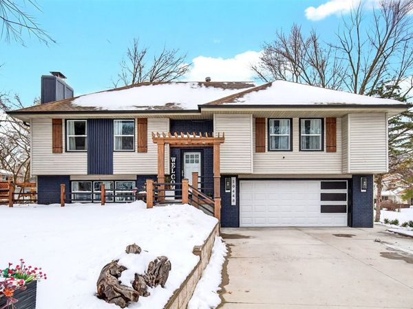 10448 Donna Bella, Clive, IA 50325