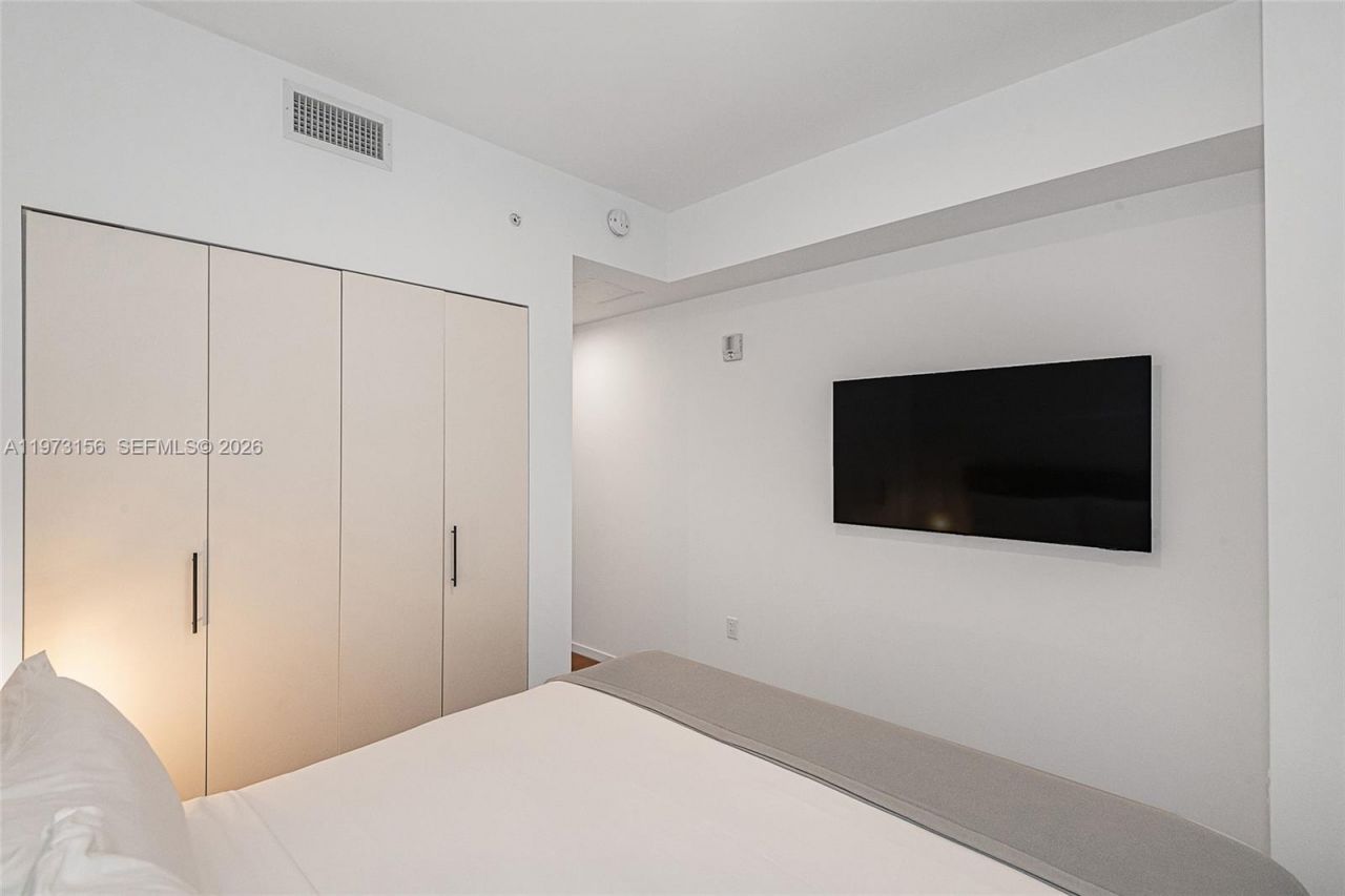 398 NE 5th St, Unit 2415, Miami, FL 33132 Photo