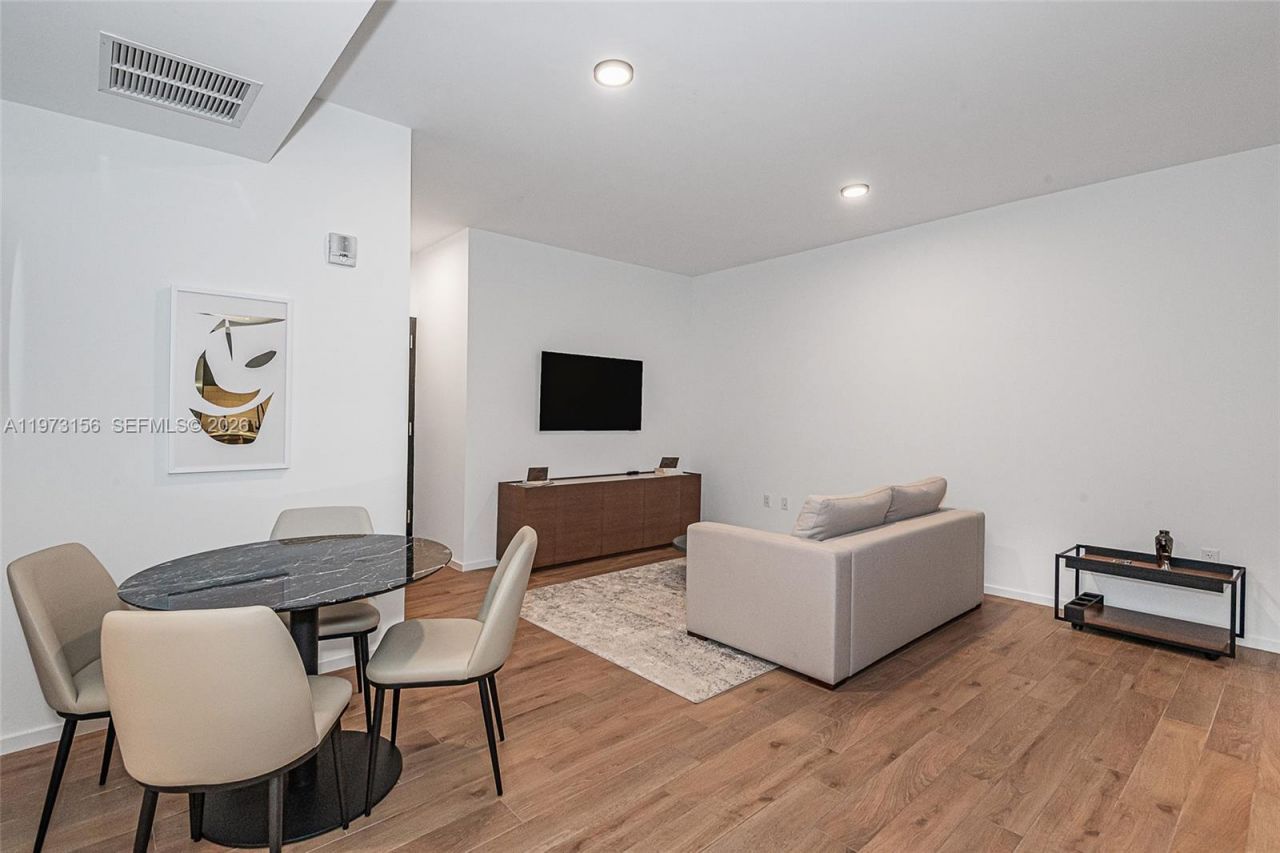 398 NE 5th St, Unit 2415, Miami, FL 33132 Photo