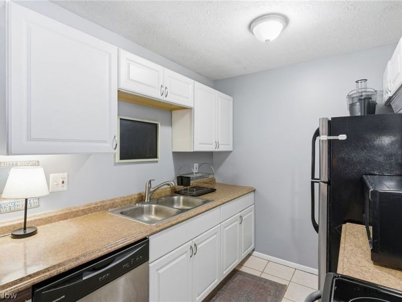 8557 N Akins Road, Unit 204, North Royalton, OH 44133 Photo 10