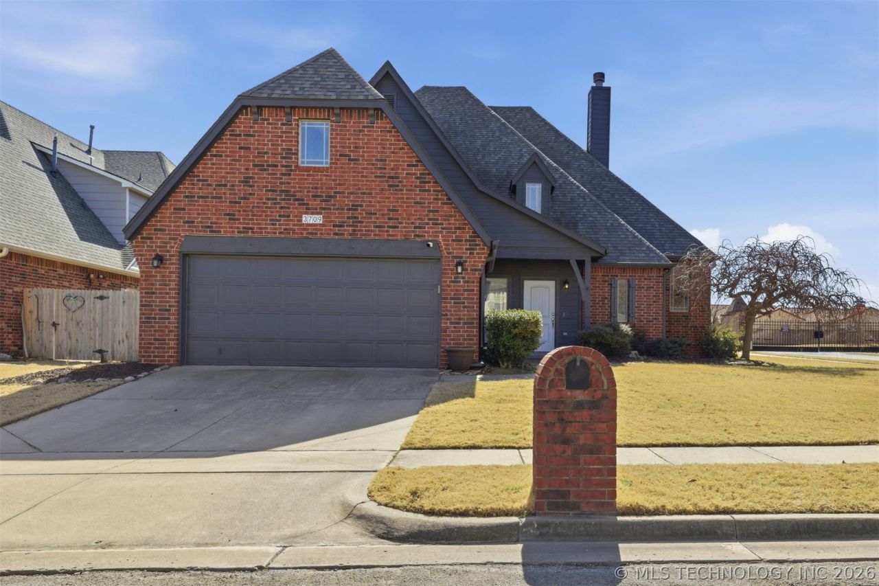 3709 W Vicksburg Street, Broken Arrow, OK 74011 Main Photo