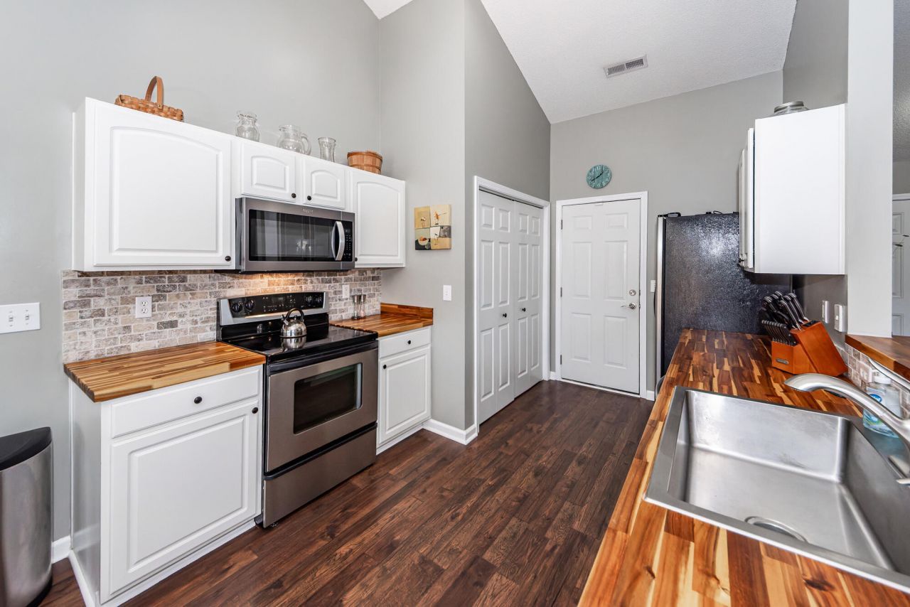 5024 Thornton Drive Photo 11