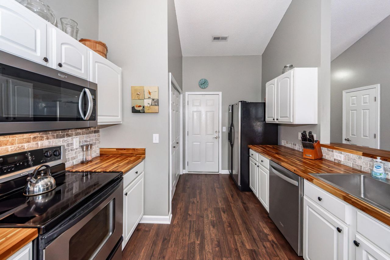 5024 Thornton Drive Photo 12