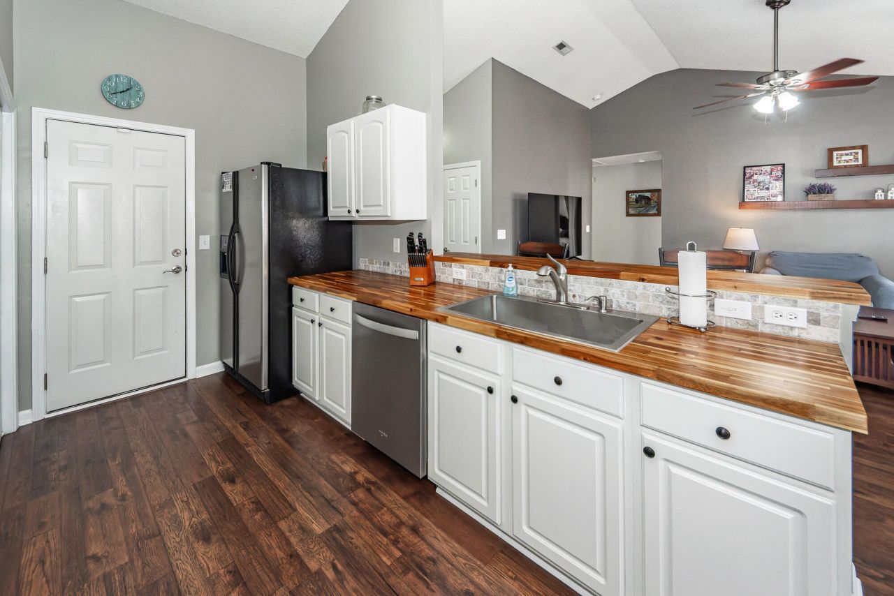 5024 Thornton Drive Photo 13