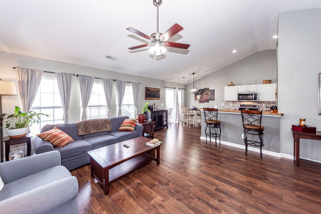 5024 Thornton Drive Photo 6