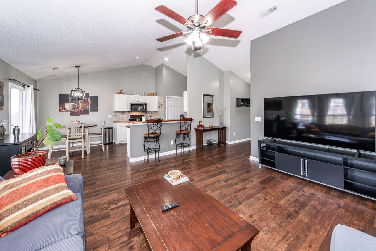 5024 Thornton Drive Photo 8