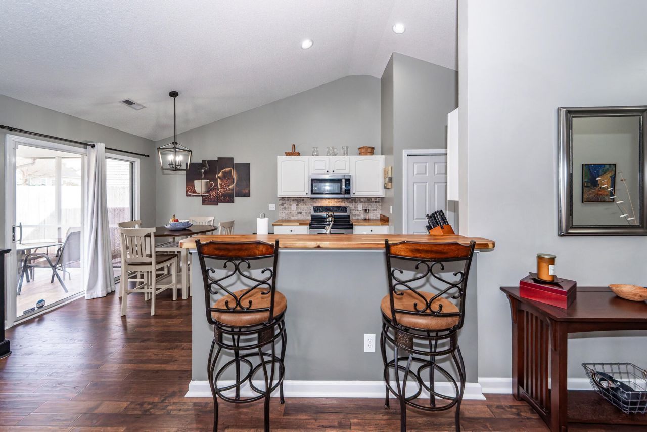 5024 Thornton Drive Photo 9