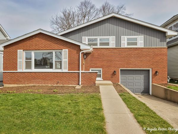 410 W Mueller Street , Arlington Heights, IL 60004