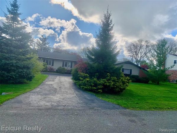7335 Coach Lane, West Bloomfield Twp, MI 48322
