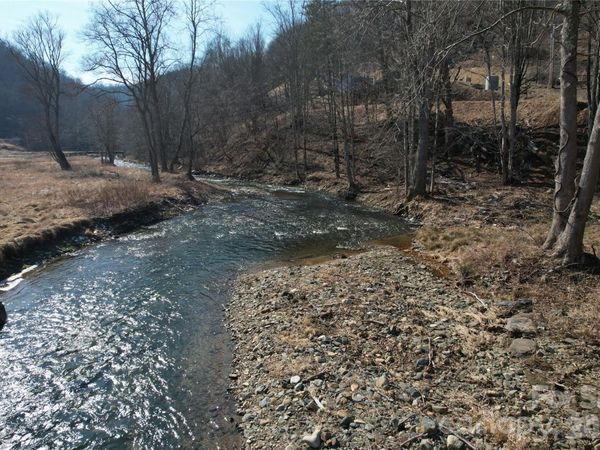 00 S US 19 Highway E, Newland, NC 28657