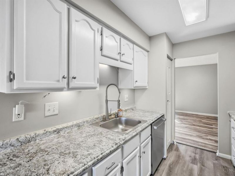 9477 Colegate Way, West Chester, OH 45011 Photo 13