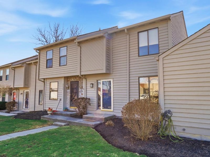 9477 Colegate Way, West Chester, OH 45011 Photo 2