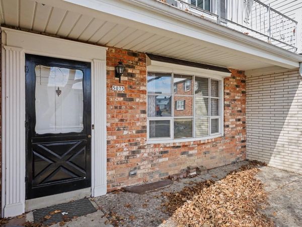 5075 W Colonial COURT, Greenfield, WI 53220