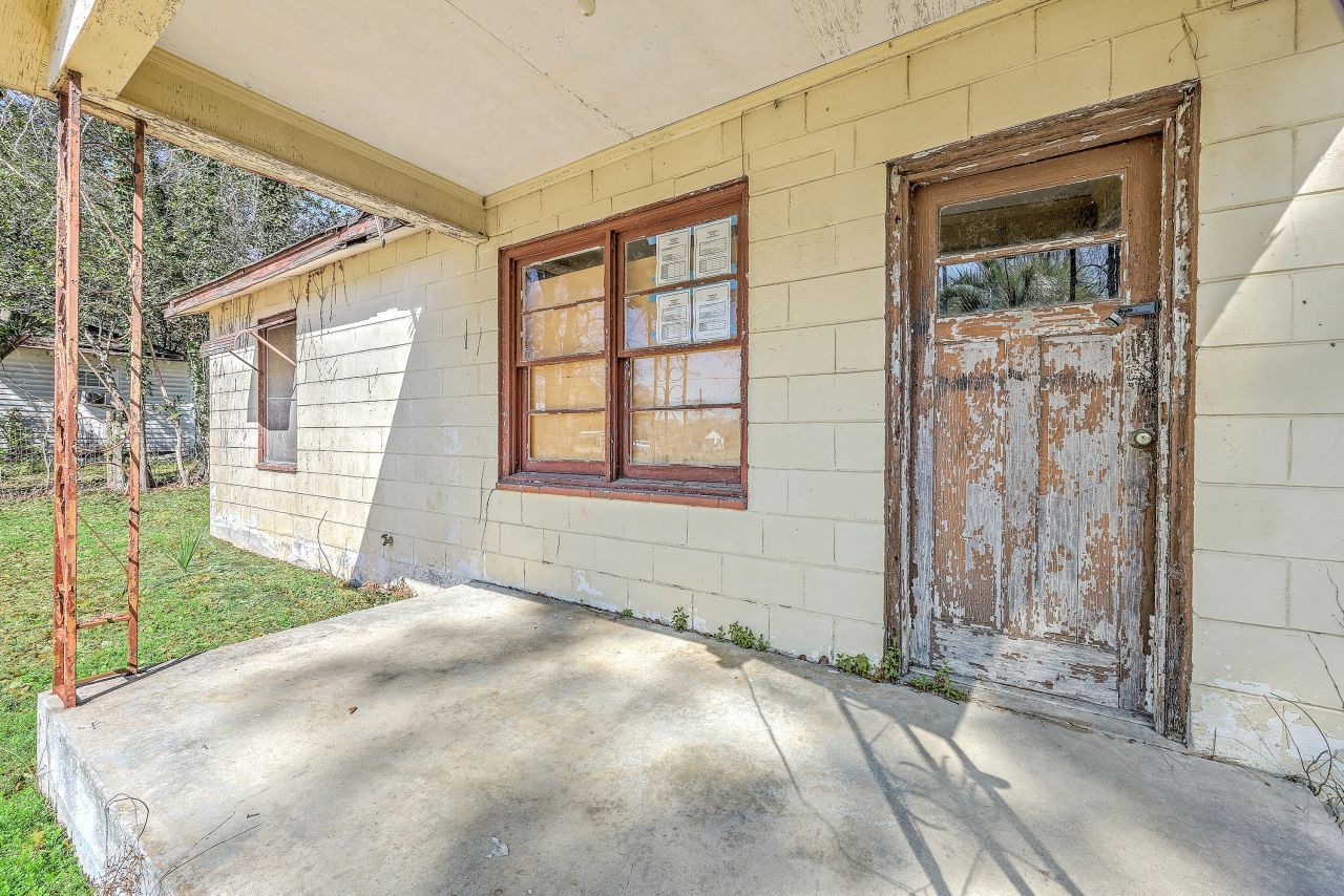 700 Peake Street Photo 4