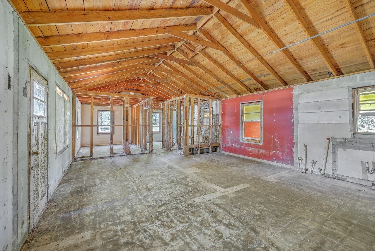 700 Peake Street Photo 5