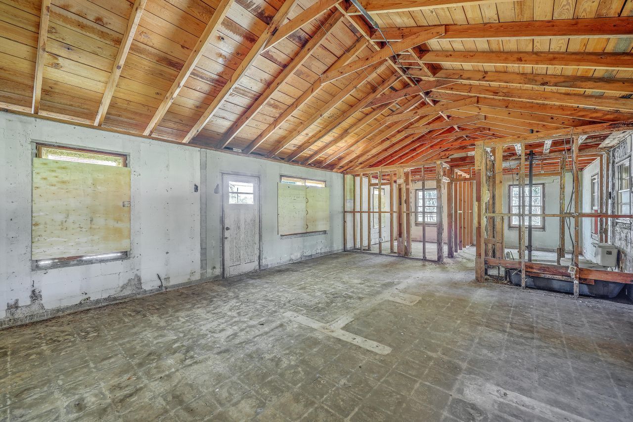 700 Peake Street Photo 6