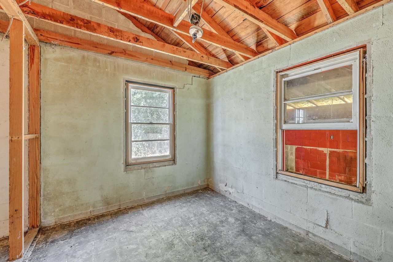 700 Peake Street Photo 8