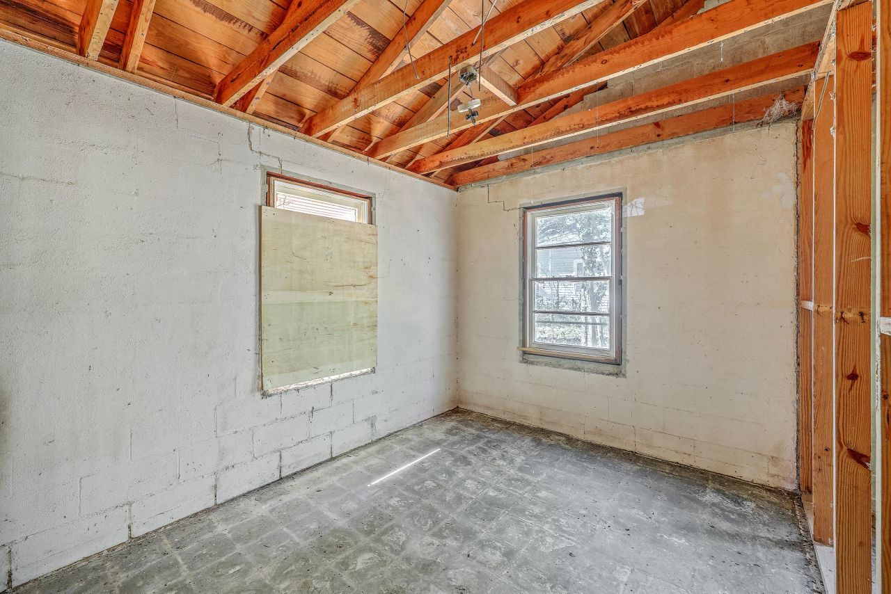 700 Peake Street Photo 9