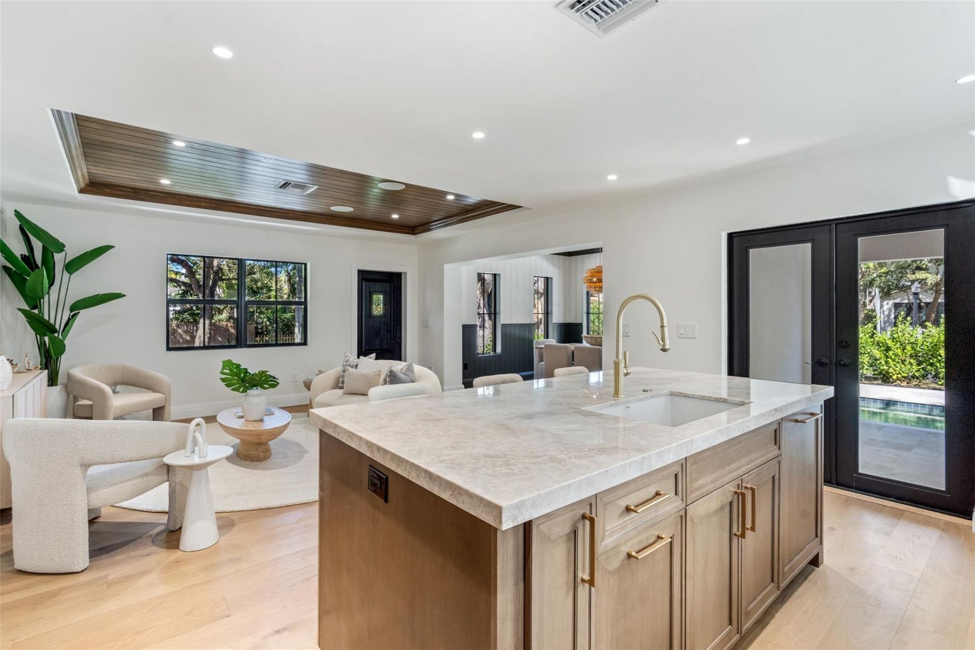 2100 Lake Ave, West Palm Beach, FL 33401 Photo