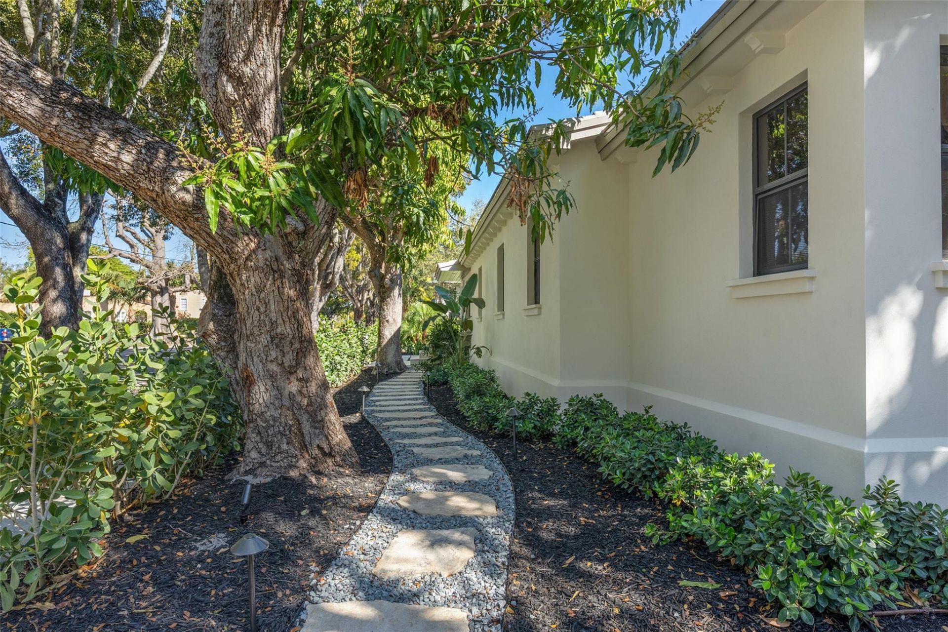 2100 Lake Ave, West Palm Beach, FL 33401 Photo