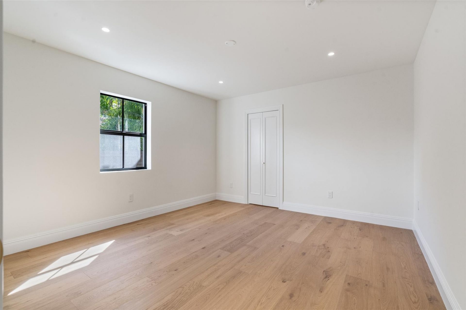 2100 Lake Avenue, West Palm Beach, FL 33401 Photo