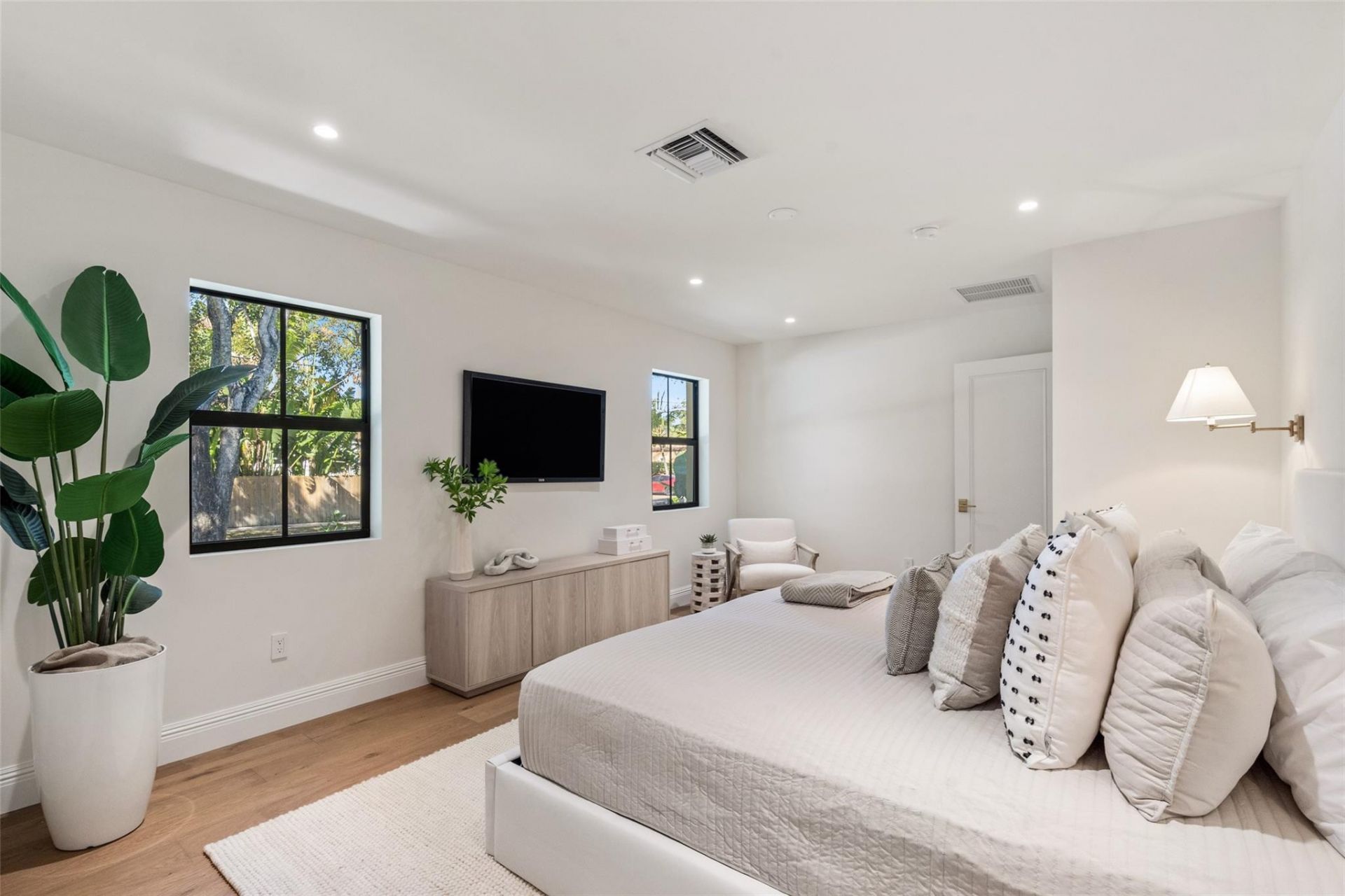 2100 Lake Ave, West Palm Beach, FL 33401 Photo