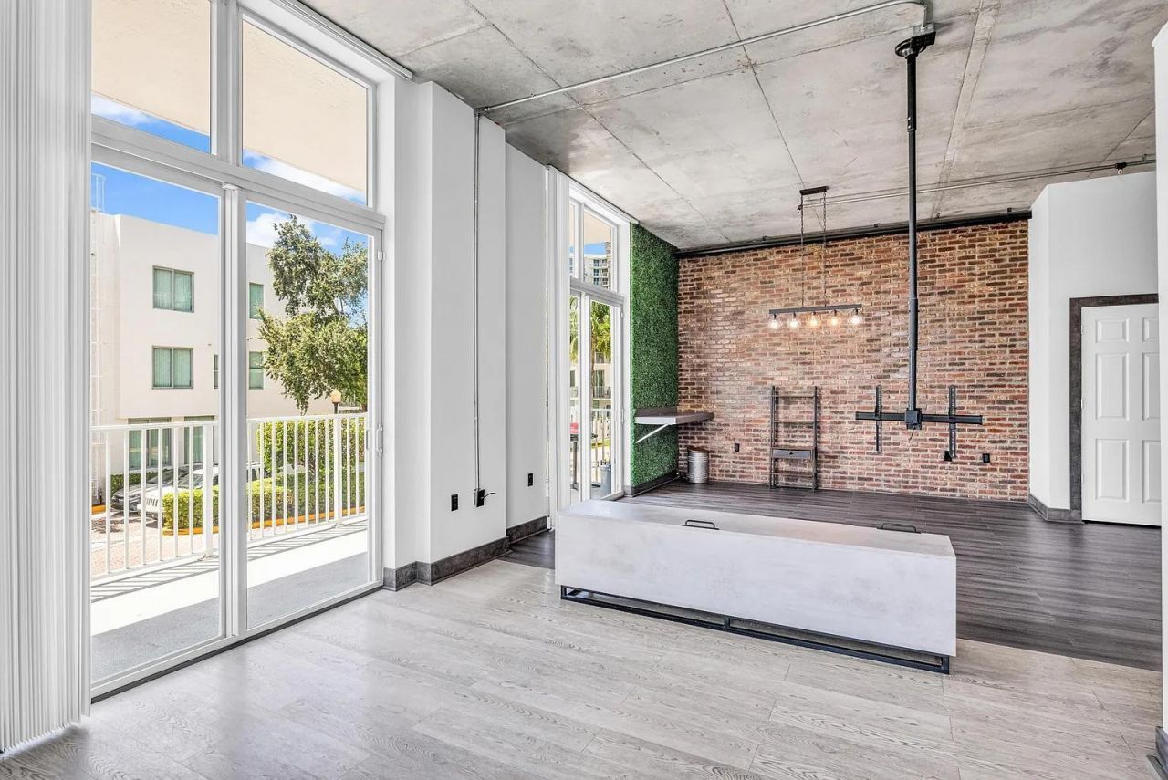 2100 Van Buren Street, Unit 203, Hollywood, FL 33020 Photo