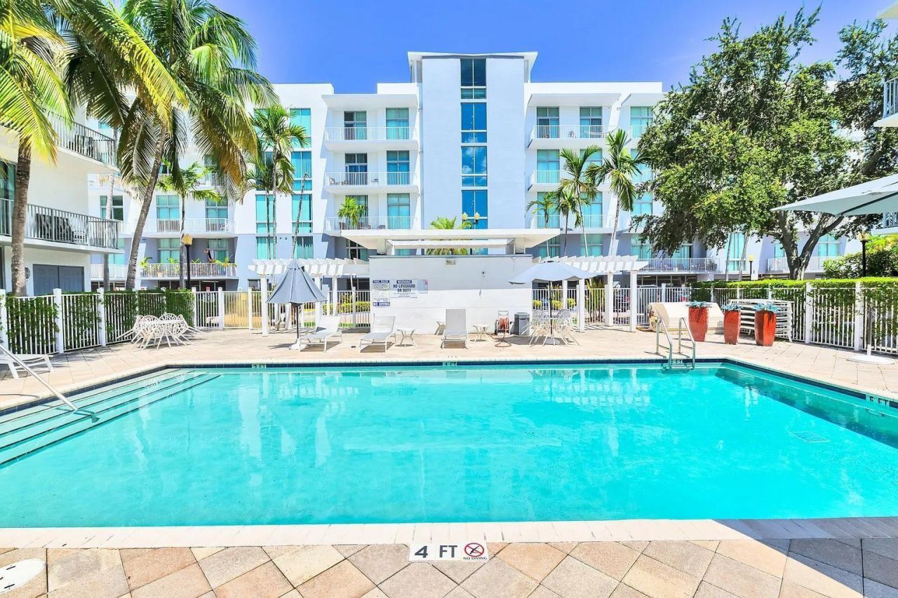 2100 Van Buren Street, Unit 203, Hollywood, FL 33020 Photo