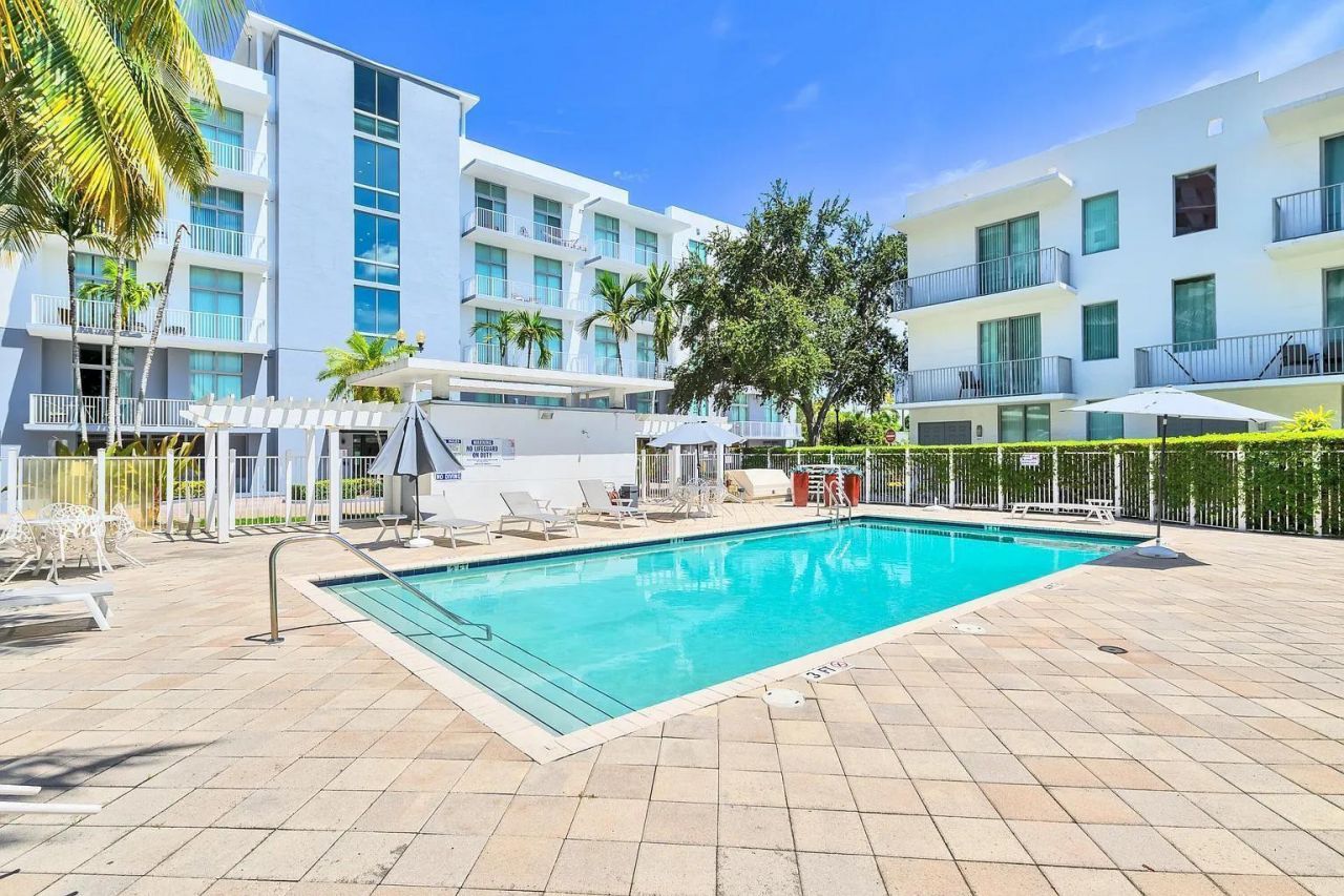 2100 Van Buren Street, Unit 203, Hollywood, FL 33020 Photo