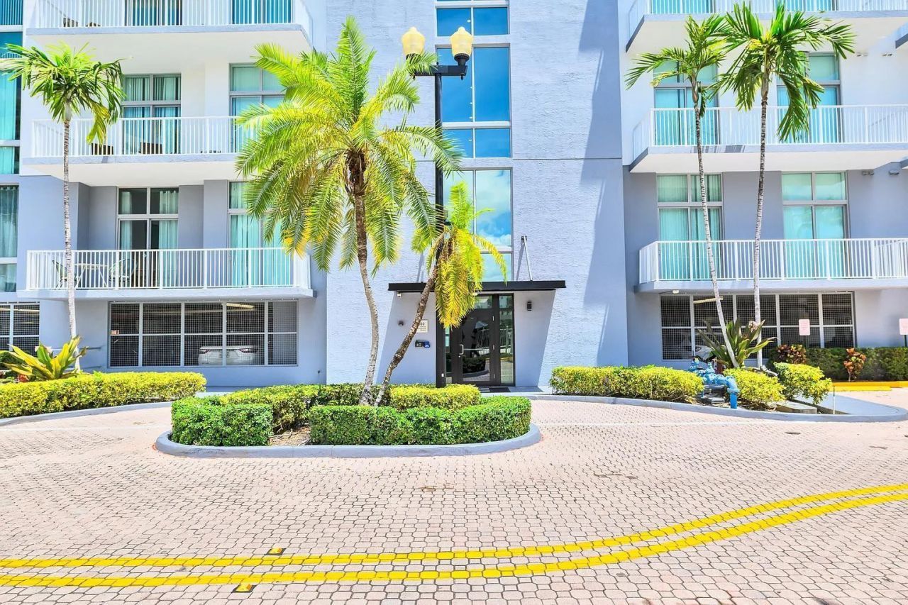 2100 Van Buren Street, Unit 203, Hollywood, FL 33020 Photo