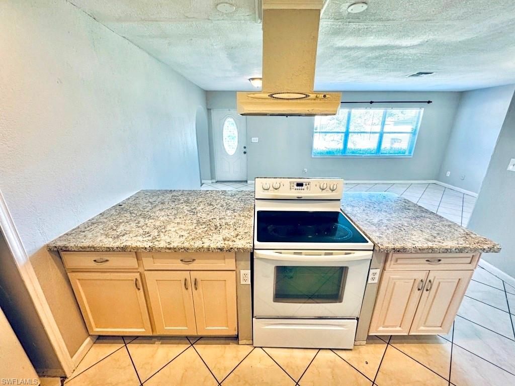 913 Hudson Ave, Lehigh Acres, FL 33936 Photo