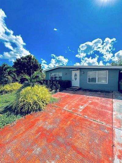 913 Hudson Ave, Lehigh Acres, FL 33936 Photo