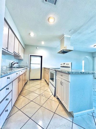 913 Hudson Ave, Lehigh Acres, FL 33936 Photo