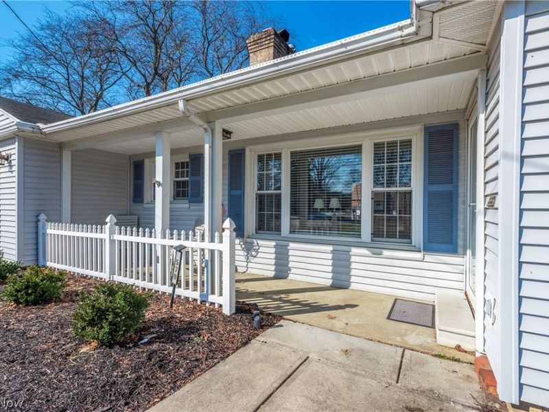 2570 Jameston Drive, Rocky River, OH 44116 Photo 2