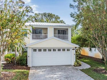 902 WOODBRIDGE COURT , SAFETY HARBOR, FL 34695