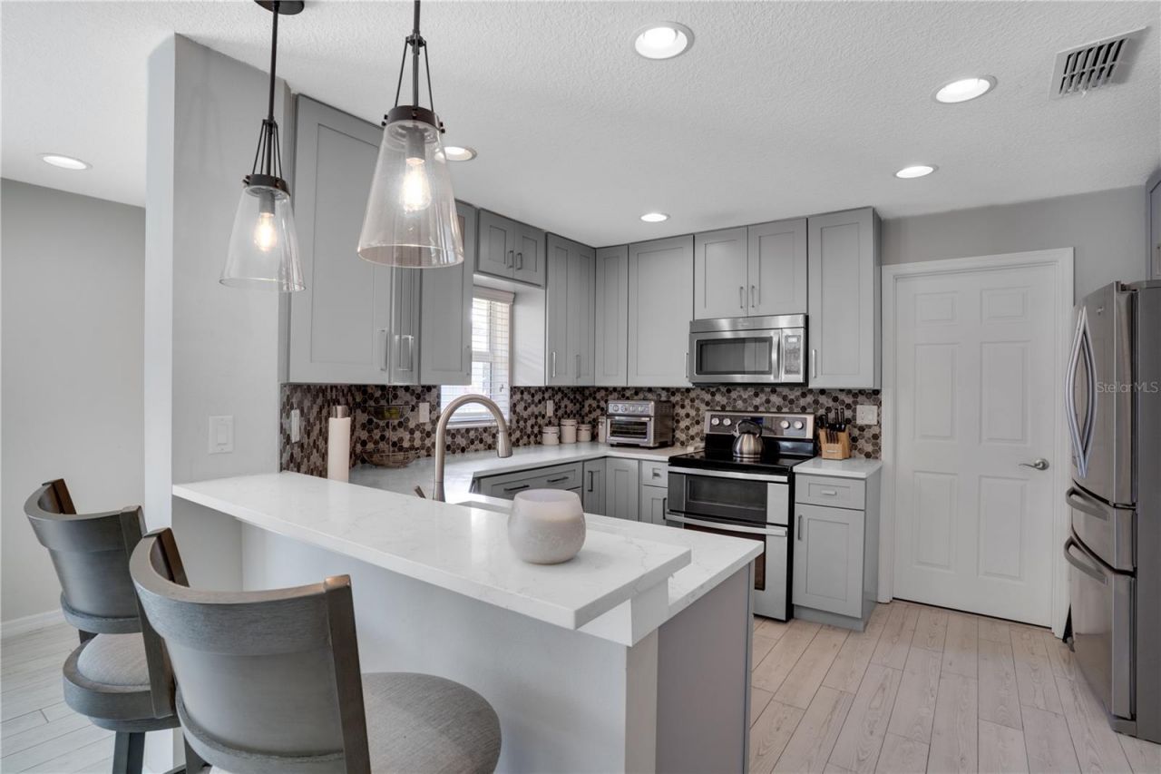 5910 Oak Mill Terrace, Palmetto, FL 34221 Photo