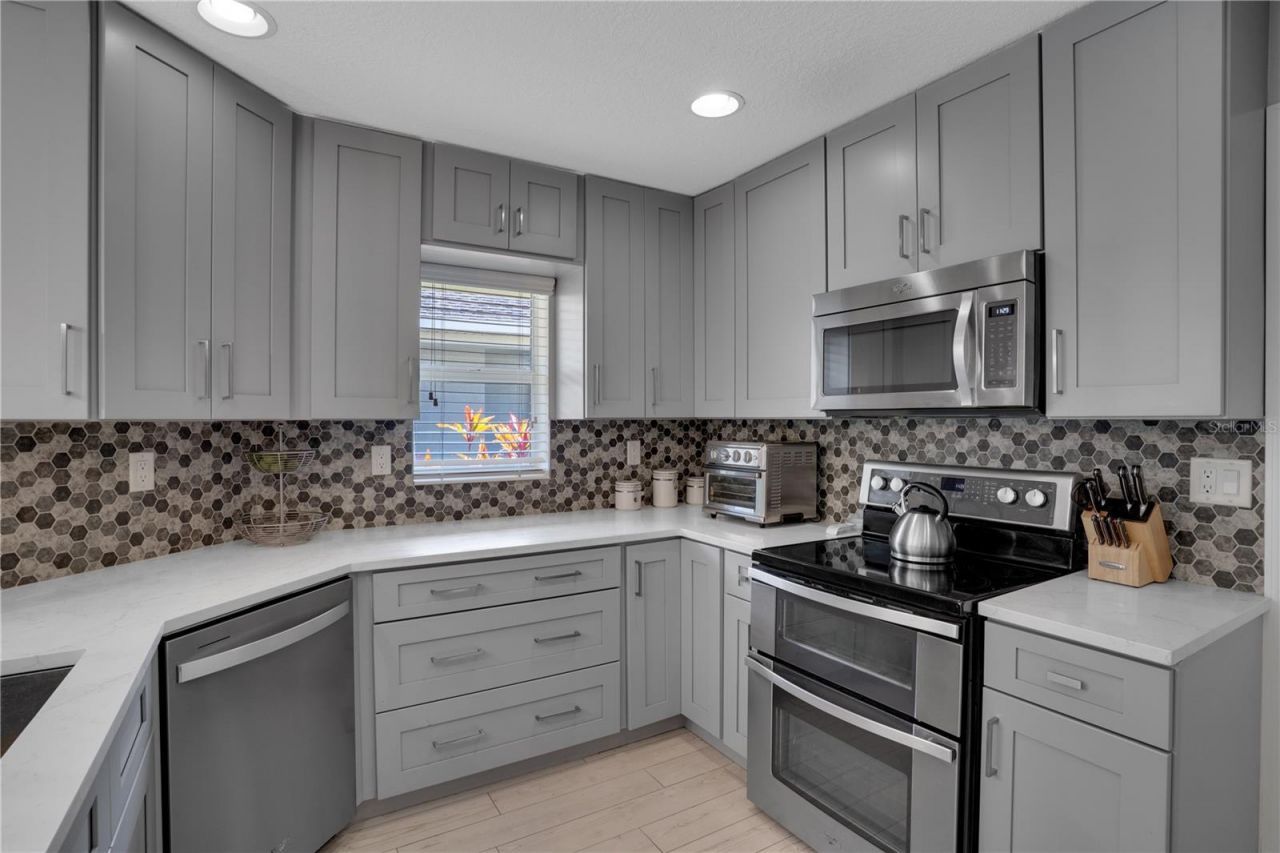 5910 Oak Mill Terrace, Palmetto, FL 34221 Photo