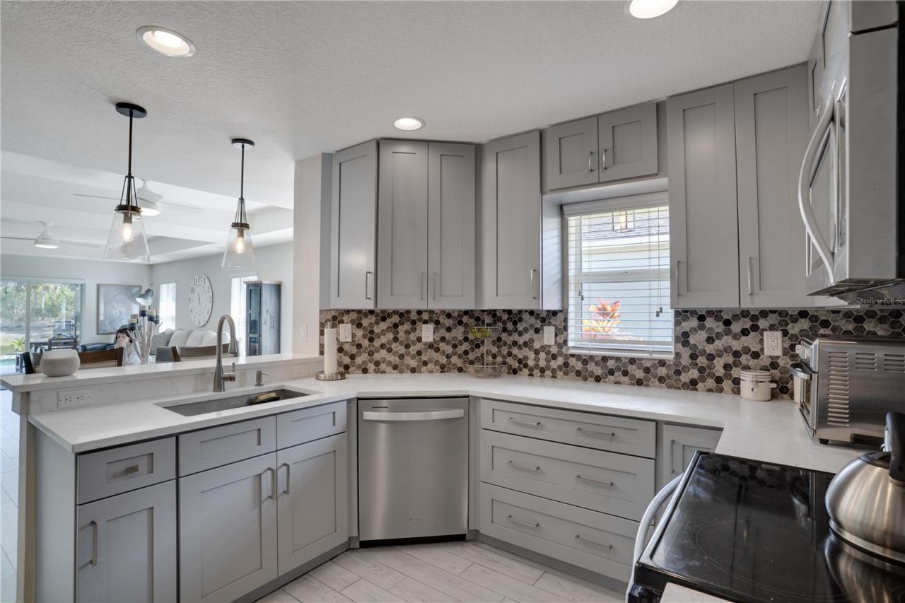 5910 Oak Mill Terrace, Palmetto, FL 34221 Photo