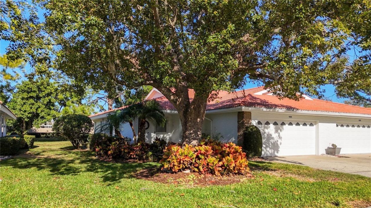 5611 Garden Lakes Drive, Bradenton, FL 34203 Photo