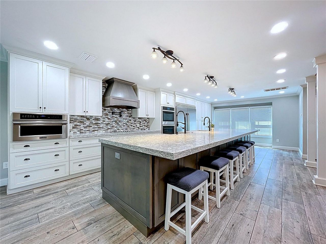 10655 Lakeview Drive , New Port Richey, FL 34654 Photo