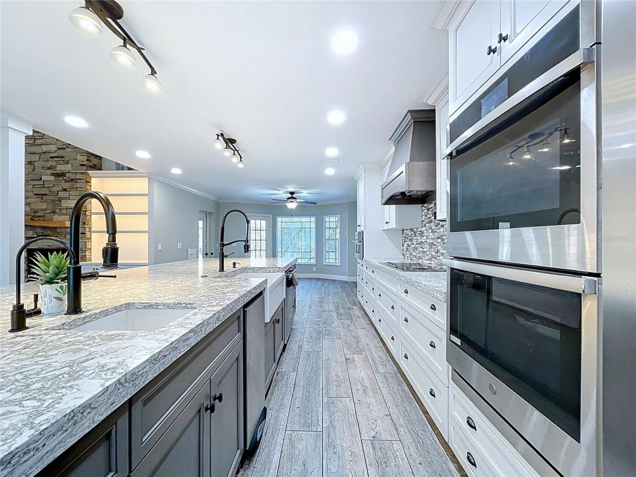 10655 Lakeview Drive, New Port Richey, FL 34654 Photo