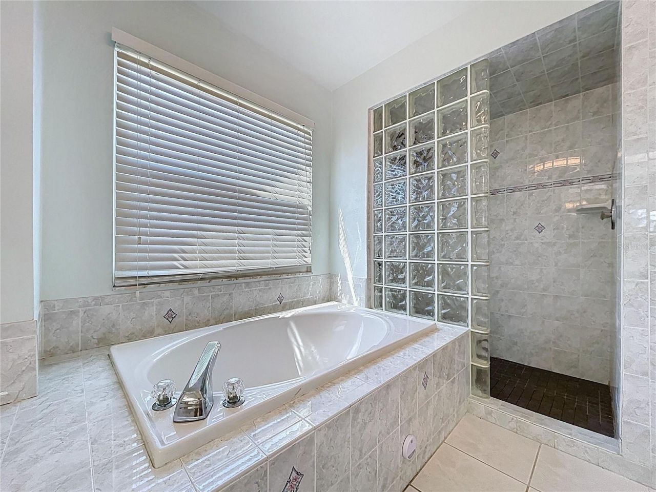 10655 Lakeview Drive, New Port Richey, FL 34654 Photo