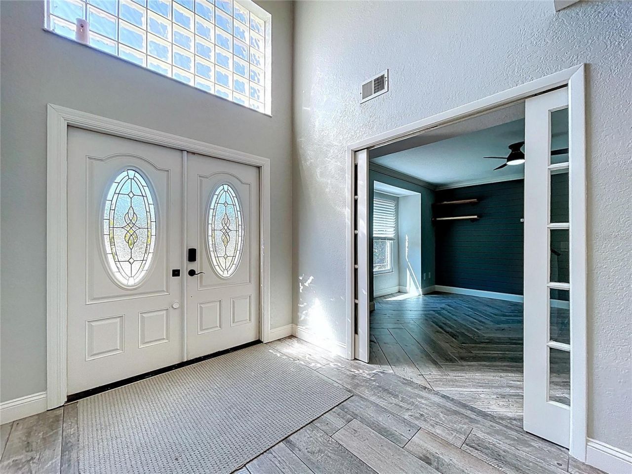 10655 Lakeview Drive, New Port Richey, FL 34654 Photo