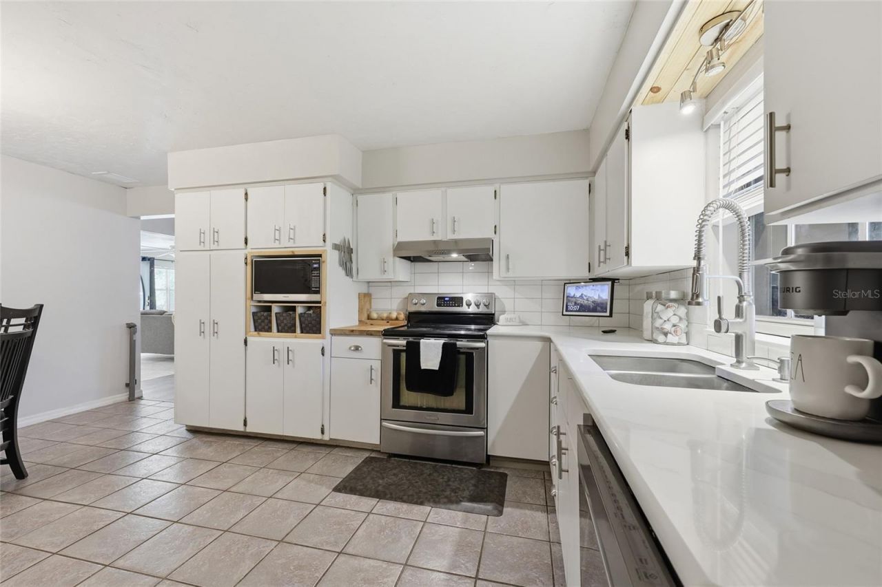 917 SW 2nd Avenue, Trenton, FL 32693 Photo