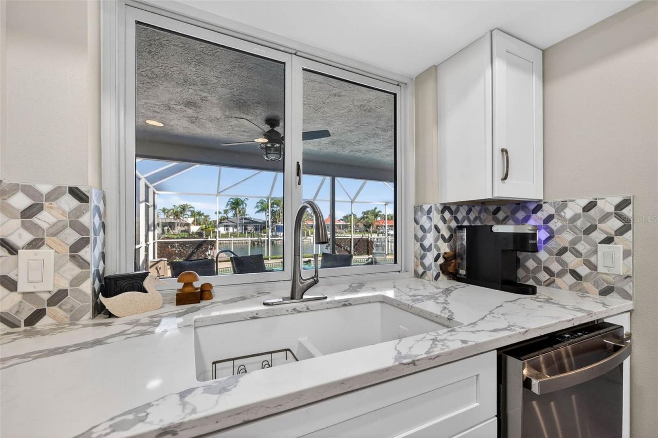 3927 48th Avenue S, Saint Petersburg, FL 33711 Photo