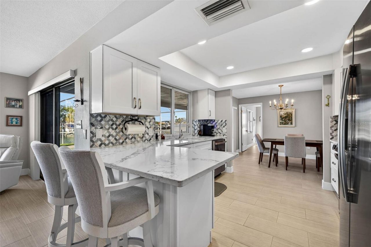 3927 48th Avenue S, Saint Petersburg, FL 33711 Photo